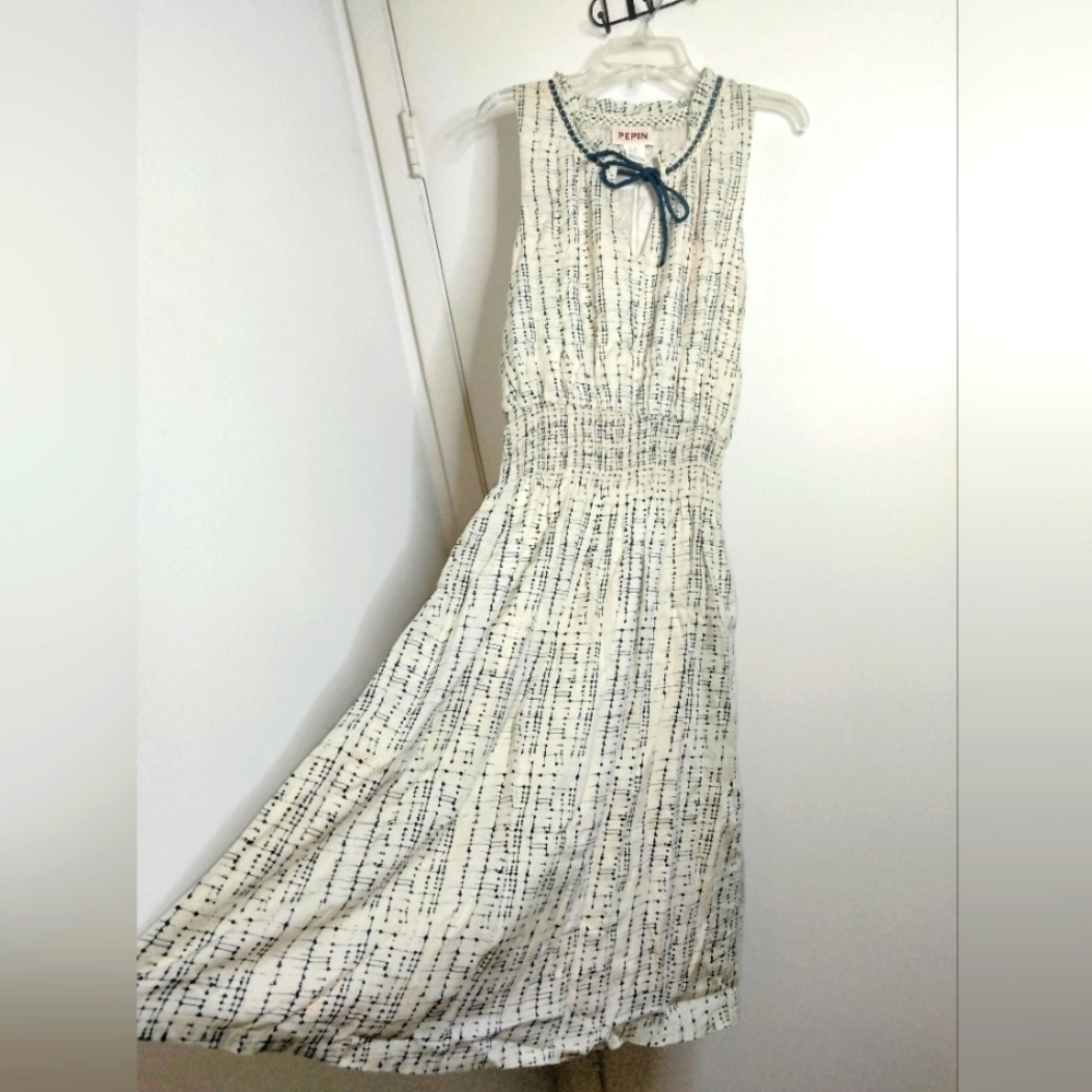 Pepin (Size 4) Tassel Tie Keyhole Neck Smock Waist Boho Cottagecore Chic Dress